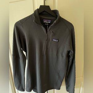 NWT Mens Patagonia R1 Half Zip-Small